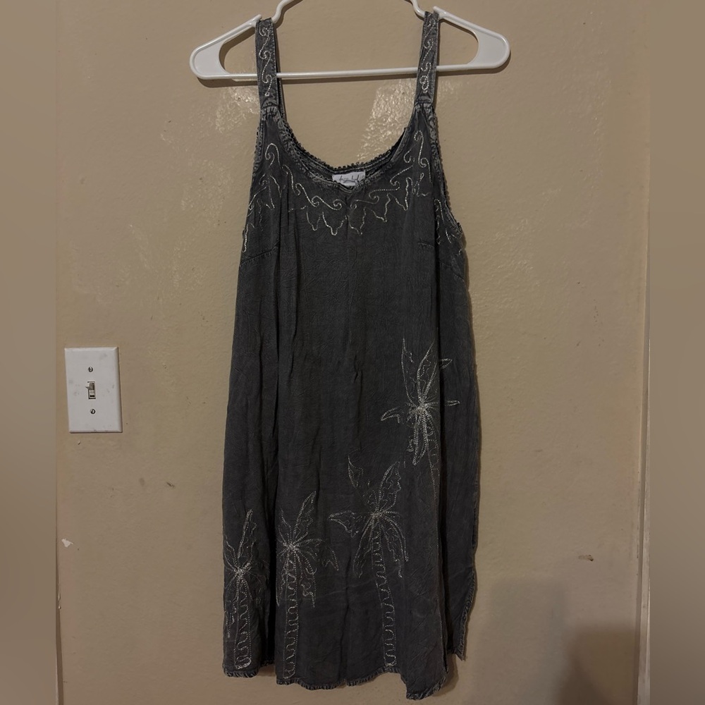 Gray Embroidered Daisy Island Flowy Beach Dress Size Medium